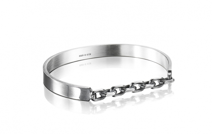 Chain Chain Cuff - Black Bracelet Hopea ryhmässä Rannekorut / Rannerenkaat @ SCANDINAVIAN JEWELRY DESIGN (14-100-01139)