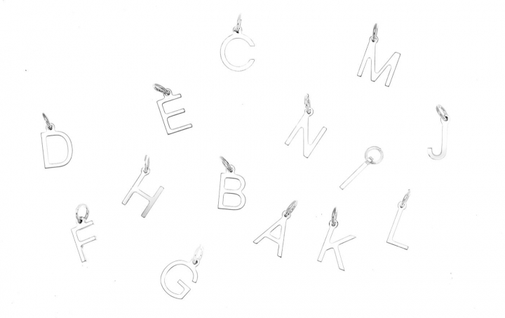 Letters bokstäver A-Z Hopea ryhmässä Kaulakorut / Hopeiset kaulakorut @ SCANDINAVIAN JEWELRY DESIGN (161211R)