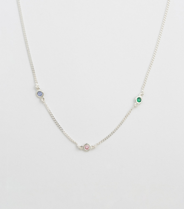 Treasure Shimmer Necklace Silver Multi ryhmässä Kaulakorut / Hopeiset kaulakorut @ SCANDINAVIAN JEWELRY DESIGN (NS1355MU)